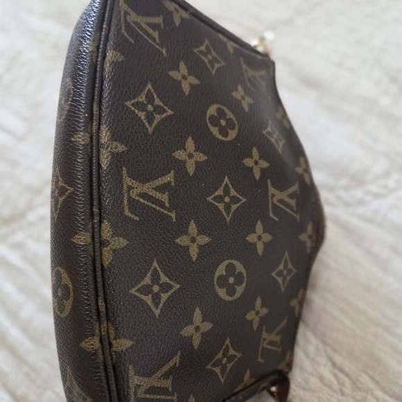 Authentic Louis Vuitton Monogram Clutch - Picture 6 of 10